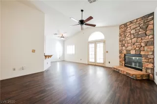 Photo #5: 2186296 Listing