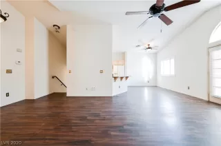 Photo #6: 2186296 Listing