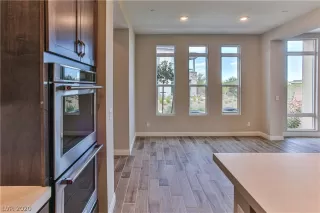 Photo #6: 2186306 Listing