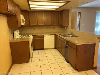 Photo #6: 2186472 Listing