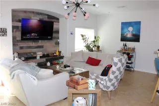 Photo #2: 2186477 Listing