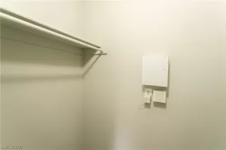 Photo #5: 2186684 Listing