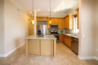 Photo #5: 2186695 Listing 