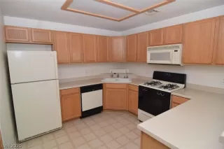 Photo #3: 2186709 Listing