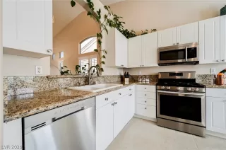 Photo #4: 2186724 Listing