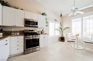 Photo #5: 2186724 Listing