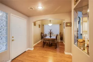 Photo #4: 2186743 Listing