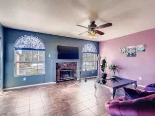 Photo #6: 2186830 Listing