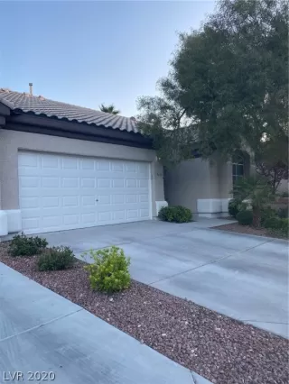 Photo #5: 2186843 Listing