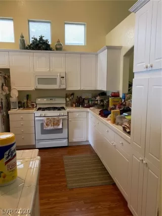 Photo #6: 2186843 Listing