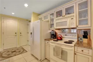 Photo #4: 2186859 Listing