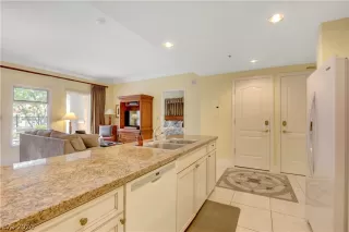 Photo #5: 2186859 Listing