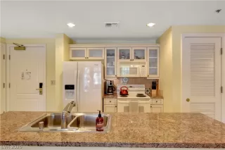 Photo #6: 2186859 Listing