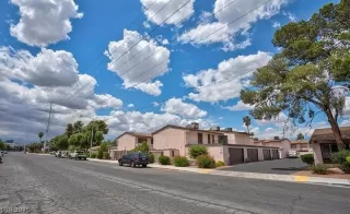 Photo #2: 2186886 Listing 