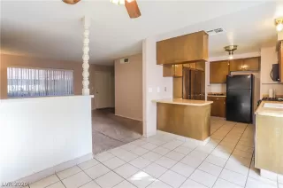 Photo #3: 2186890 Listing