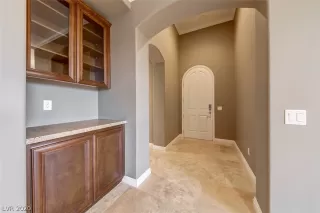 Photo #2: 2186964 Listing