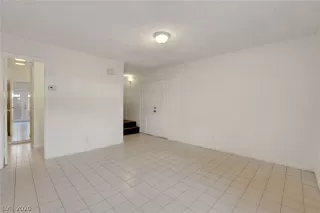 Photo #5: 2187074 Listing