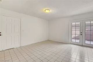 Photo #6: 2187074 Listing