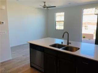 Photo #5: 2187096 Listing 