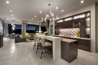 Photo #4: 2187128 Listing