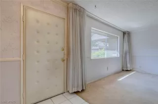 Photo #4: 2187151 Listing