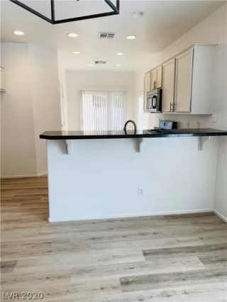 Photo #4: 2187309 Listing