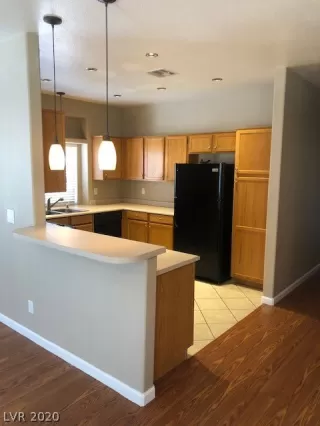 Photo #5: 2187351 Listing