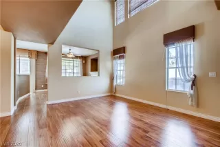 Photo #5: 2187464 Listing