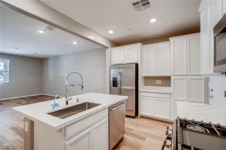 Photo #6: 2187597 Listing