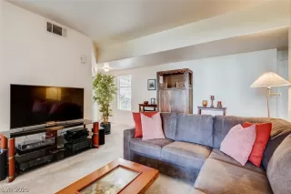 Photo #4: 2187907 Listing