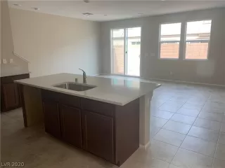 Photo #5: 2187938 Listing