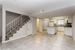 Photo #3: 2187961 Listing 