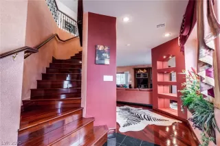 Photo #4: 2187967 Listing