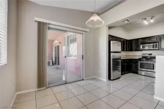 Photo #5: 2187972 Listing 