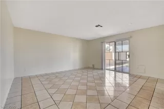 Photo #5: 2188072 Listing 