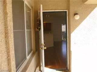 Photo #3: 2188218 Listing