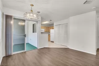 Photo #5: 2188433 Listing