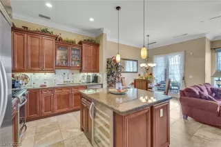 Photo #5: 2188528 Listing