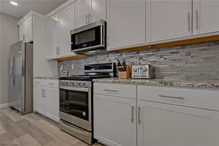 Photo #5: 2188590 Listing