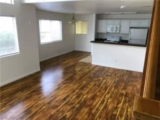 Photo #5: 2188677 Listing