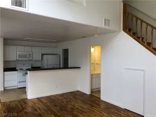 Photo #6: 2188677 Listing