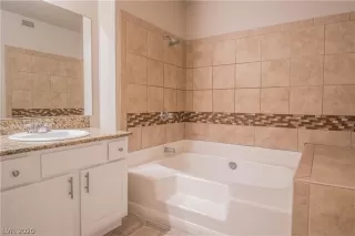 Photo #5: 2188709 Listing