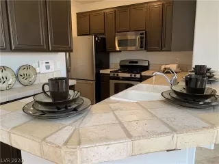 Photo #5: 2188729 Listing 