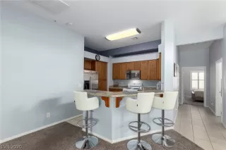 Photo #4: 2188844 Listing