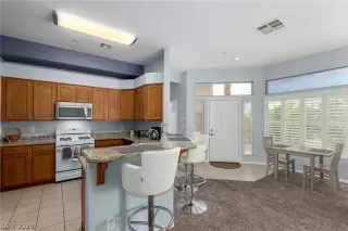 Photo #5: 2188844 Listing