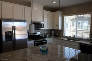 Photo #3: 2188879 Listing