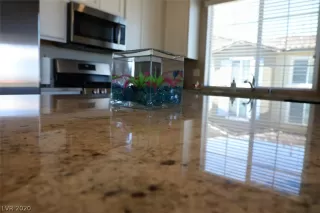 Photo #5: 2188879 Listing