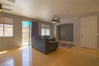 Photo #2: 2189106 Listing