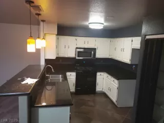 Photo #3: 2189111 Listing