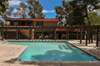 Photo #4: 2189117 Listing